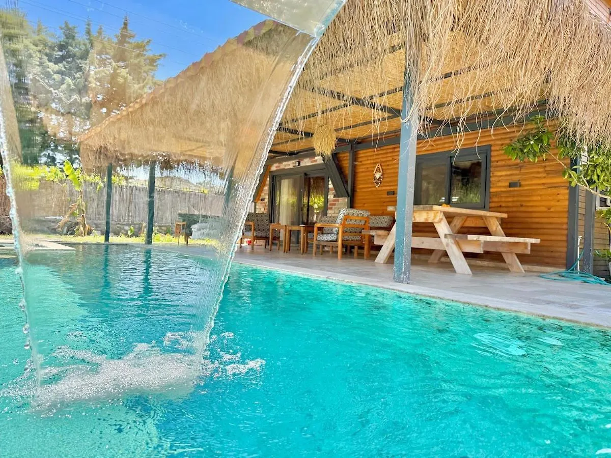 Villa With Hot Pool In 马尔马里斯